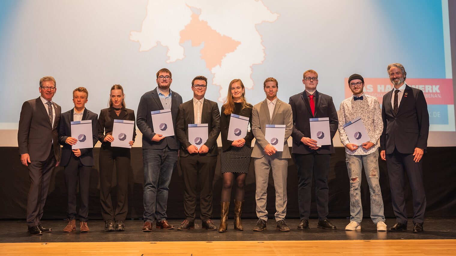 Bei der Ehrung der Landessieger 2023 in der Deutschen Meisterschaft im Handwerk waren auch acht Gesellinnen und Gesellen aus dem Kammerbezirk Hannover dabei. 