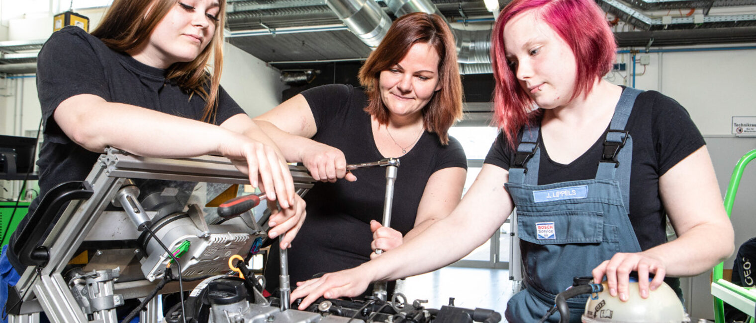 frauen, mädchen, ausbildung, ausbilderin, ausbilder, kfz, nachwuchsgewinnung, karriere