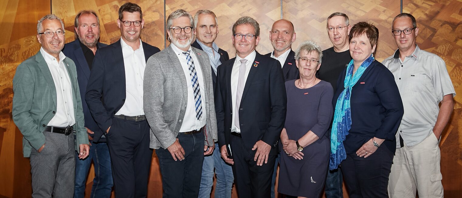 Neuer Vorstand: Thomas Hinze, Matthias Wendland, Thomas Keller, Karsten Heineking, Kai-Uwe Henneberg, Thomas Gehre, Uwe Haster, Stephanie Wlodarski, Oliver Knake, Renate Hoffmann, Axel Bode (v.l.) 
