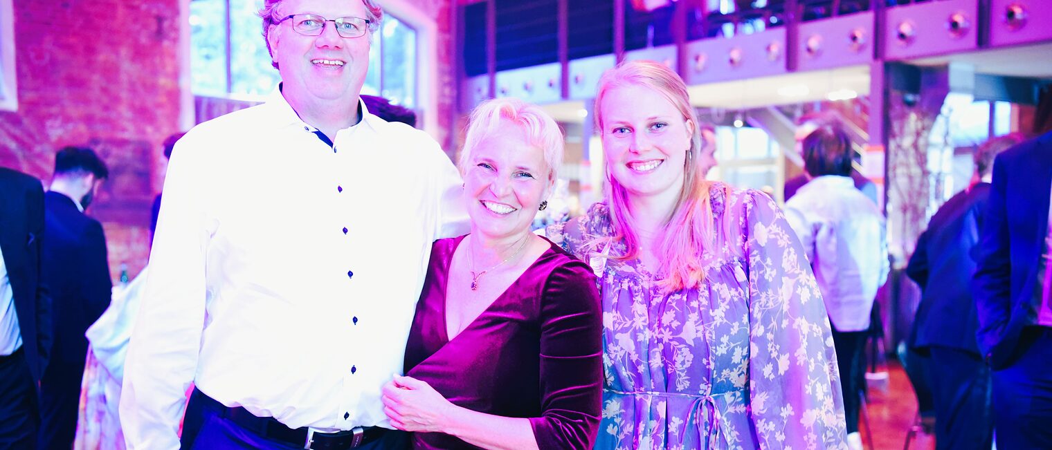 Heiko, Bianca und Pia Rosenhagen bei der Preisverleihung. Heiko, Bianca und Pia Rosenhagen bei der Preisverleihung.