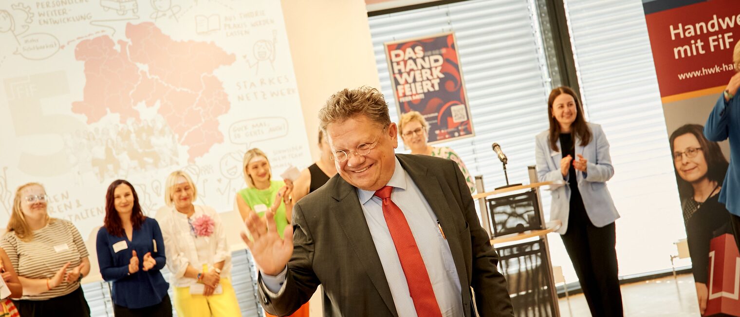 Minister Philippi in der Kick off-Veranstaltung von Handwerk mit FiF.