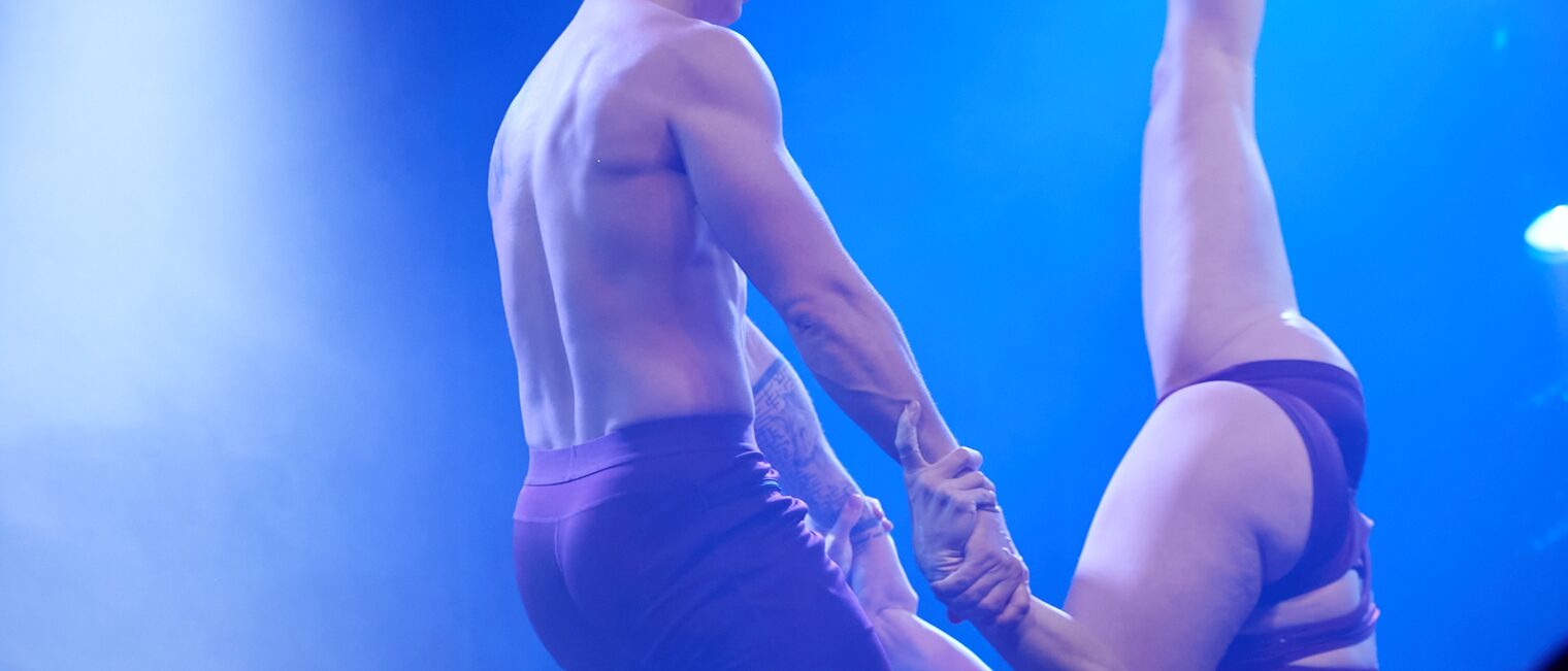 Das Artisten Duo Ice auf der Bühne im GOP