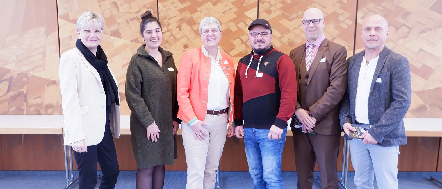 Constanze Huep, Zahra Javid Milani, Sabine Heymann, Mustafa Moussa, Frank-Joachim Weiß, Andreas Güttlein beim Ehrenamtsforum