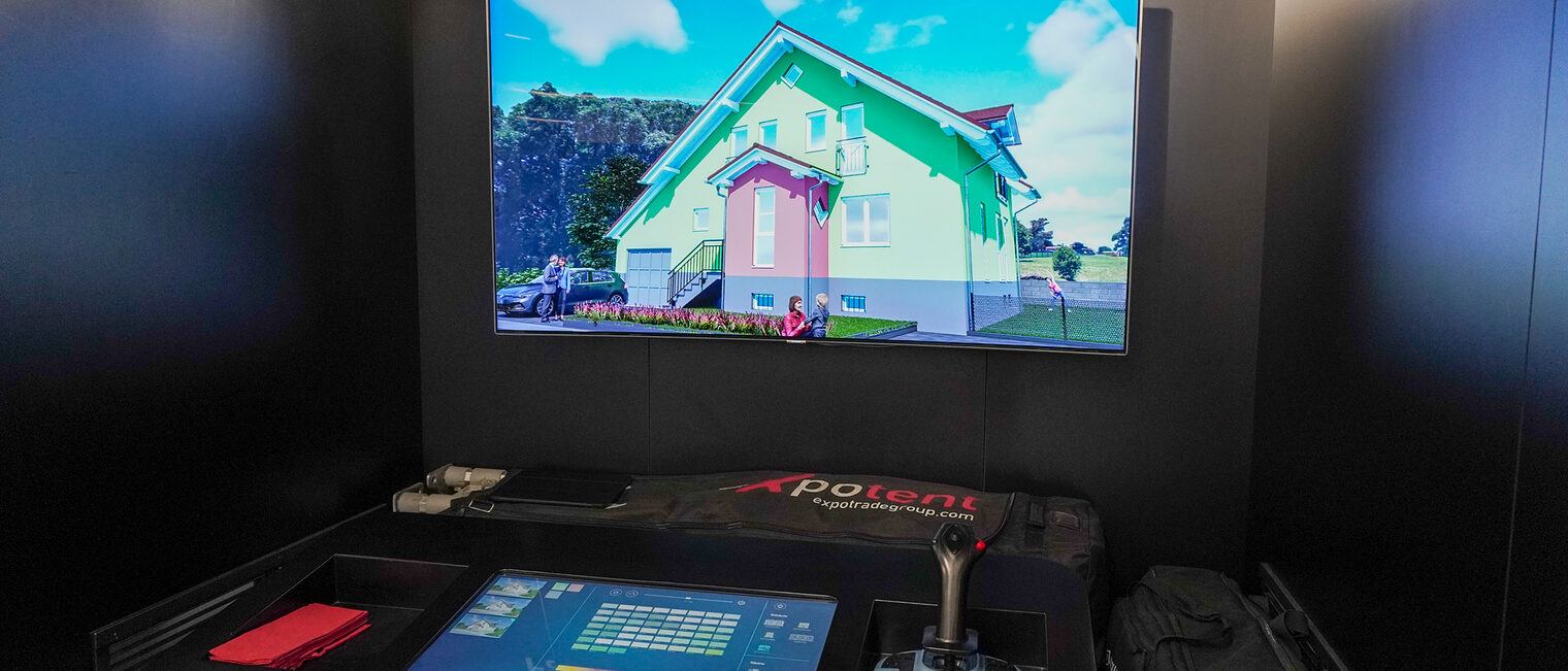 Der Farbdesigner im Brillux Show Truck, an dem sich die Besucherinnen und Besucher ausprobieren können.